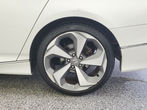 Used 2018 Honda Accord Touring image 8