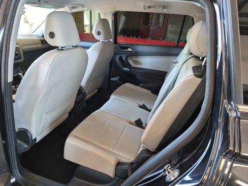 Used 2018 Volkswagen Tiguan SE w/ 3rd Row Seat Package image 15