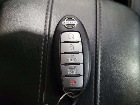 Used 2018 Nissan Rogue SV AWD/4WD image 32