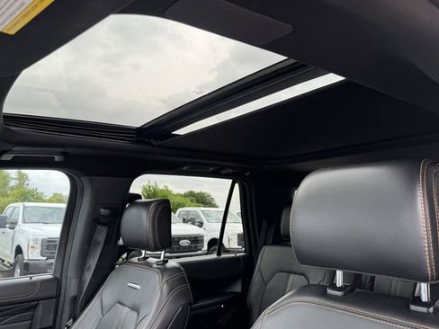 Used 2023 Ford Expedition Platinum image 34