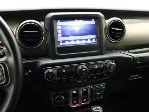Used 2020 Jeep Wrangler Sport AWD/4WD image 19
