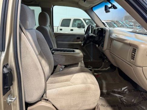Used 2005 Chevrolet Silverado 2500 LS w/ Skid Plate Package AWD/4WD image 17