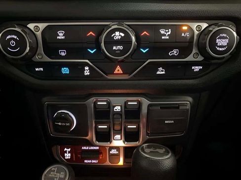 Used 2024 Jeep Wrangler Unlimited image 70