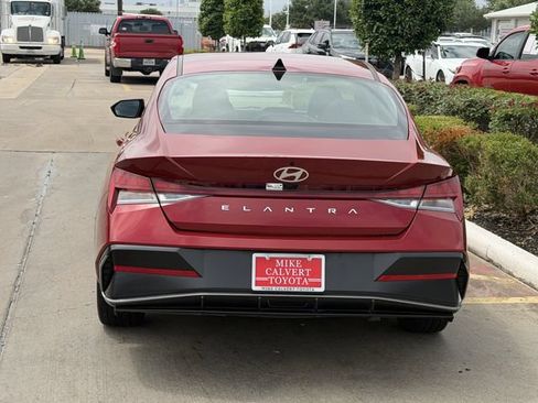 Used 2025 Hyundai Elantra SEL FWD image 6