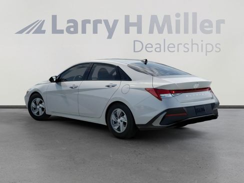 New 2026 Hyundai Elantra SE FWD image 5
