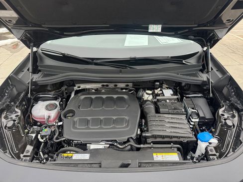 Certified 2025 Volkswagen Tiguan SE image 20