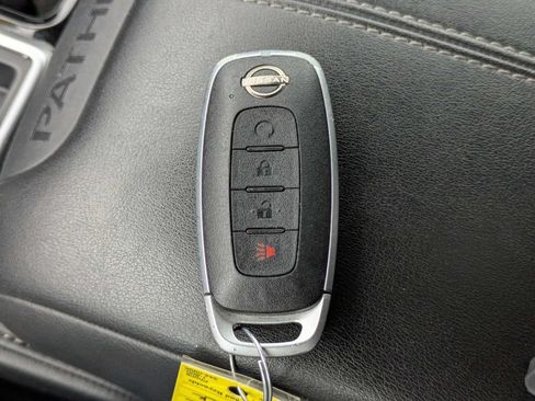 Used 2024 Nissan Pathfinder SV FWD image 30