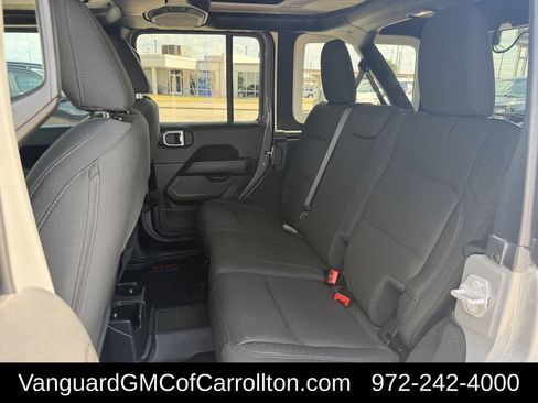 Used 2022 Jeep Wrangler Unlimited Sahara AWD/4WD image 29