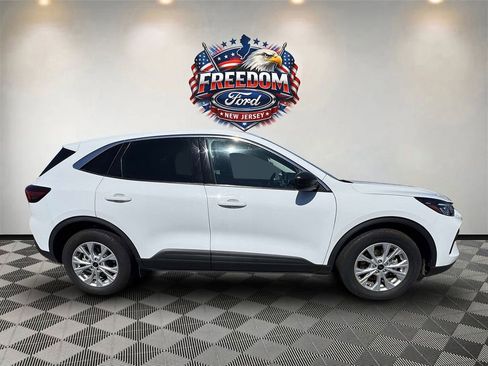 Certified 2024 Ford Escape Active FWD image 5