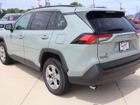 Used 2022 Toyota RAV4 XLE AWD/4WD image 7