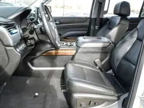 Used 2019 Chevrolet Suburban LT AWD/4WD image 4