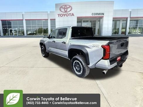 Used 2025 Toyota Tacoma TRD Off-Road AWD/4WD image 5