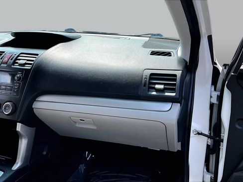 Used 2014 Subaru Forester 2.5i AWD/4WD image 18