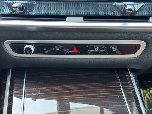Used 2025 BMW X7 xDrive40i AWD/4WD image 33
