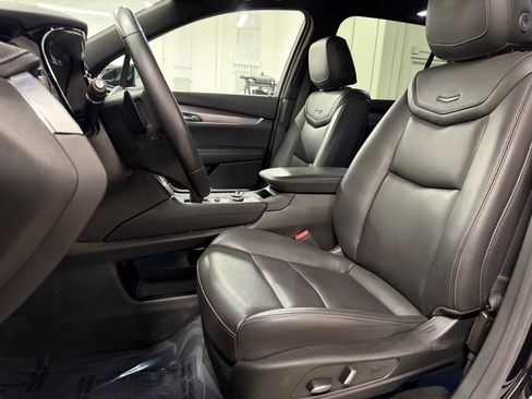 Certified 2025 Cadillac XT6 Luxury FWD image 5
