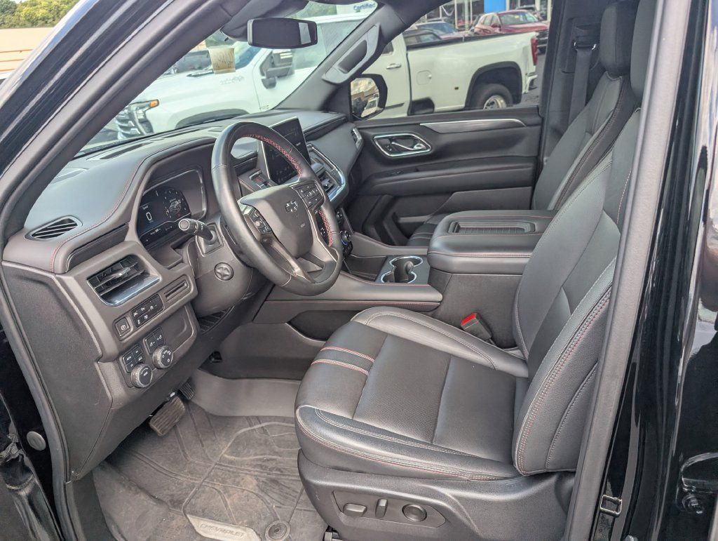 Used 2023 Chevrolet Suburban RST w/ Luxury Package AWD/4WD image 13