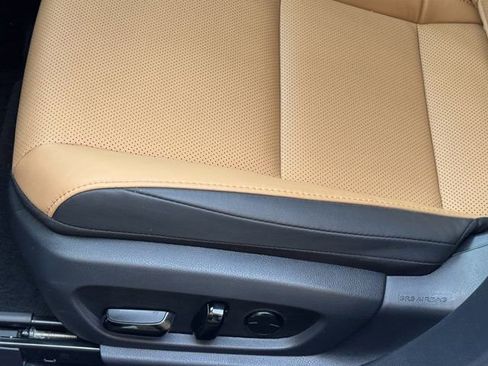 Used 2025 Lexus ES 350 w/ Accessory Package (Z2) image 32