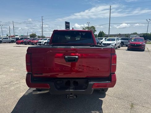 Used 2025 Toyota Tacoma TRD Off-Road AWD/4WD image 4