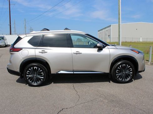 Used 2025 Nissan Rogue Platinum AWD/4WD image 18