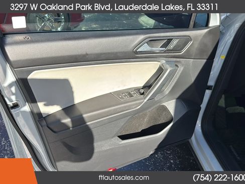 Used 2018 Volkswagen Tiguan SE w/ Panoramic Sunroof Package FWD image 19