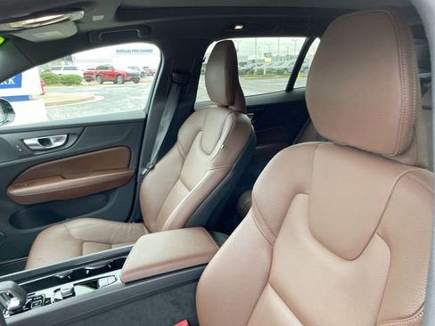 Used 2025 Volvo V60 B5 Cross Country Plus image 11