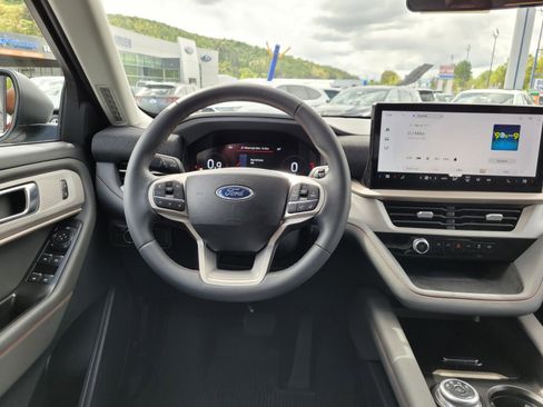 Used 2025 Ford Explorer Active image 16