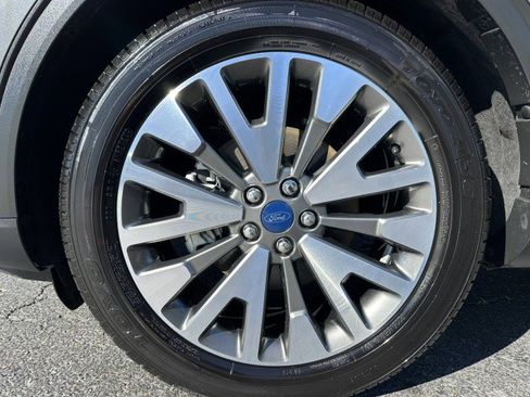 Used 2022 Ford Escape Titanium w/ Class II Trailer Tow Package image 12