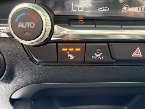 Used 2023 MAZDA MAZDA3 s FWD image 3