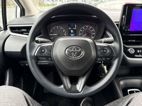 Used 2023 Toyota Corolla LE image 12