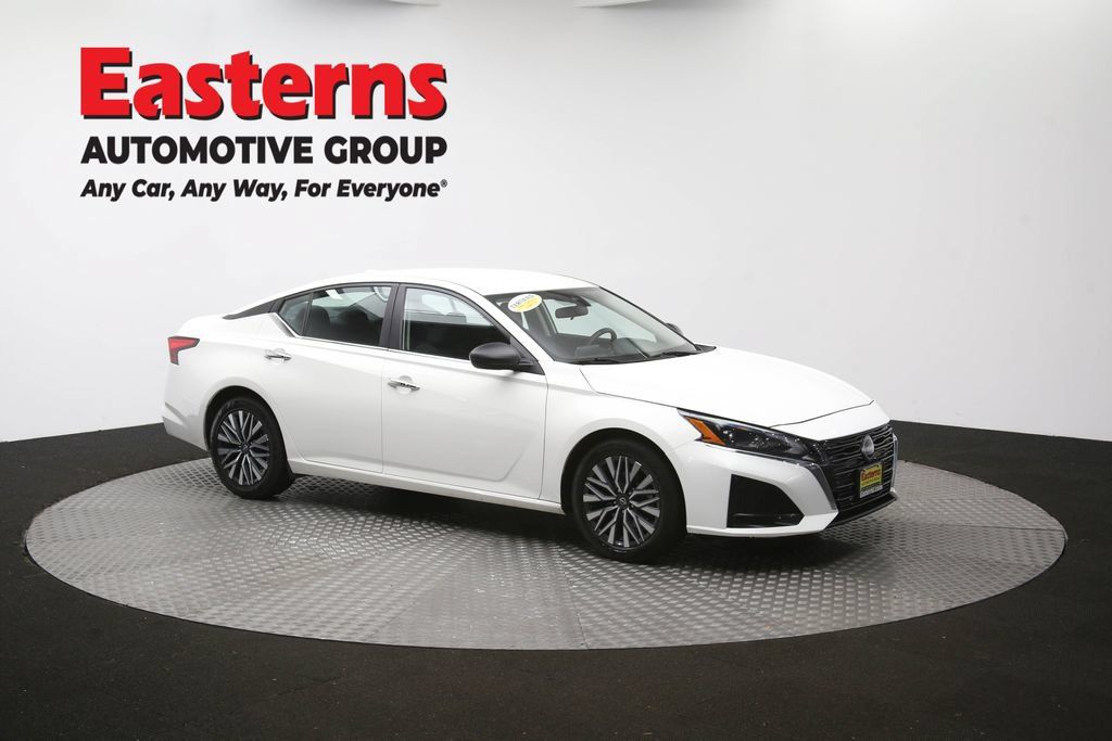 Used 2025 Nissan Altima 2.5 SV FWD image 45