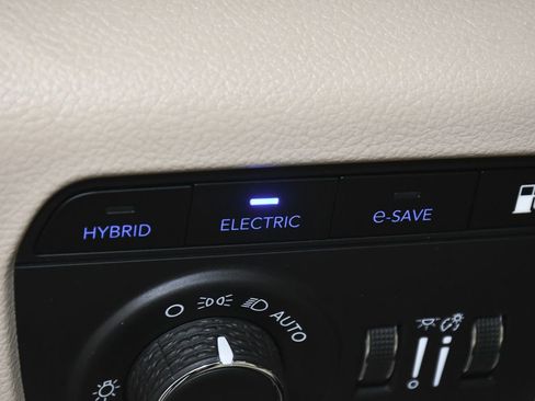 Used 2024 Jeep Grand Cherokee Limited 4xe w/ Luxury Tech Group II AWD/4WD image 19
