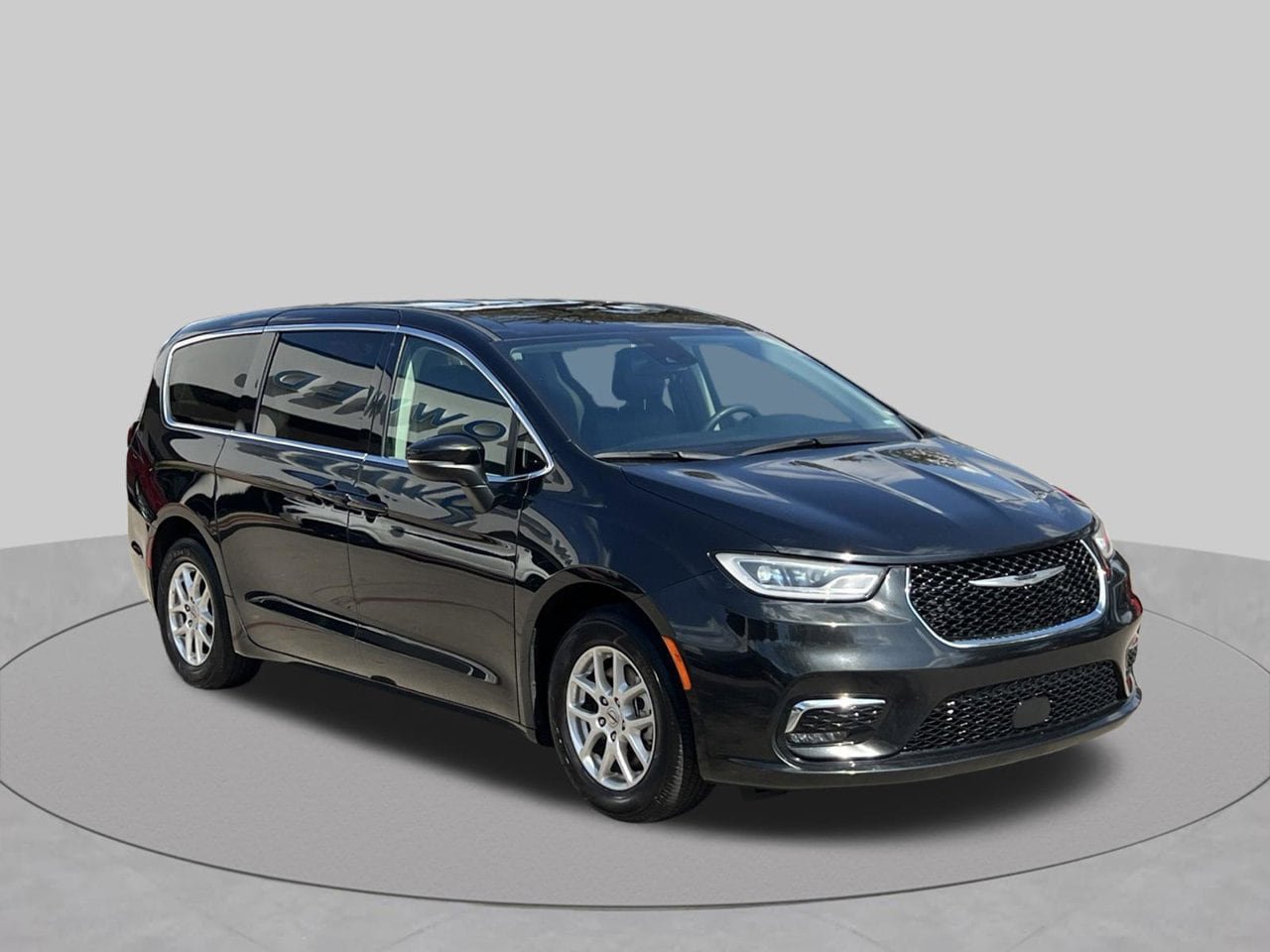 Used 2023 Chrysler Pacifica Touring-L FWD image 7