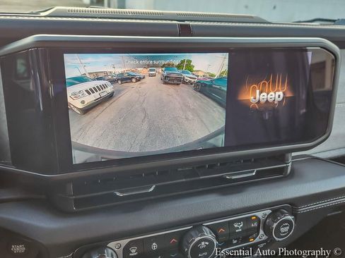 Used 2025 Jeep Wrangler Unlimited Sahara w/ Safety Group AWD/4WD image 16