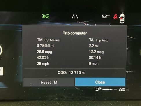 Certified 2025 Volvo XC40 B5 Plus image 12