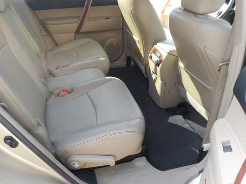 Used 2012 Toyota Highlander Limited w/ Tow Pkg image 13
