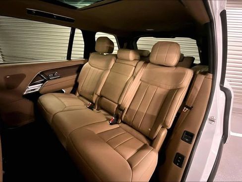 New 2026 Land Rover Range Rover Long Wheelbase SE image 9