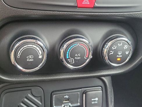 Used 2017 Jeep Renegade Sport w/ Power & Air Group image 26