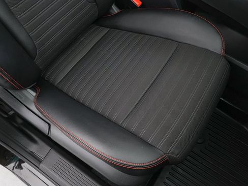 Used 2025 Nissan Rogue SV image 28