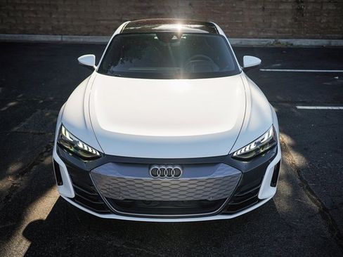 Used 2022 Audi e-tron GT Premium Plus image 17