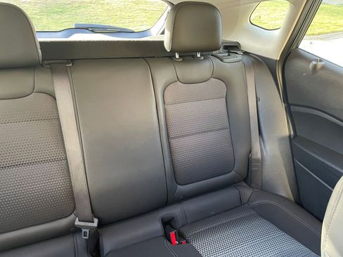 Used 2025 Chevrolet Trax LT w/ LT Convenience Package image 40