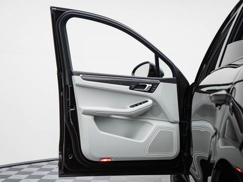 Used 2023 Porsche Macan image 13