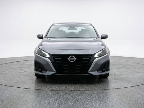 Used 2025 Nissan Altima 2.5 SV image 2