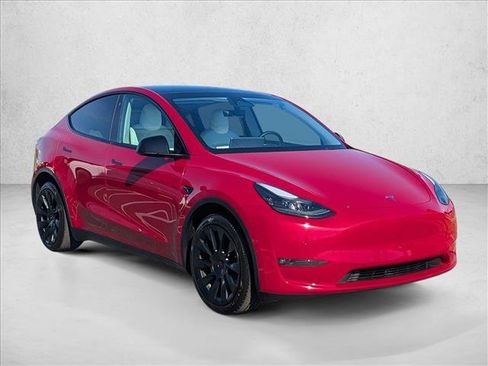 Used 2022 Tesla Model Y Long Range image 3