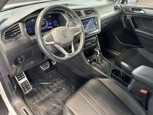 Certified 2023 Volkswagen Tiguan SE R-Line FWD image 13
