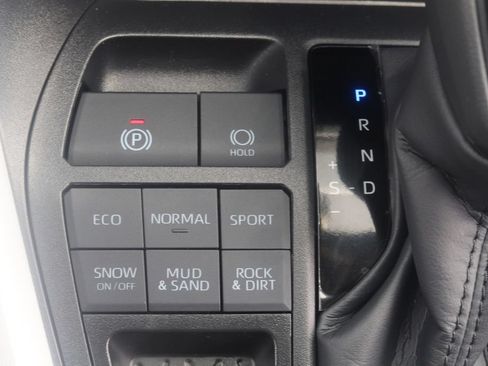 Used 2025 Toyota RAV4 XLE AWD/4WD image 24