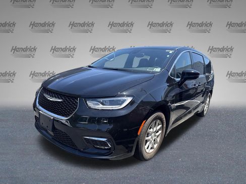 Used 2026 Chrysler Pacifica Select FWD image 5