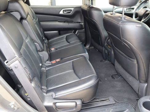 Used 2018 Nissan Pathfinder SL w/ SL Premium Package FWD image 18