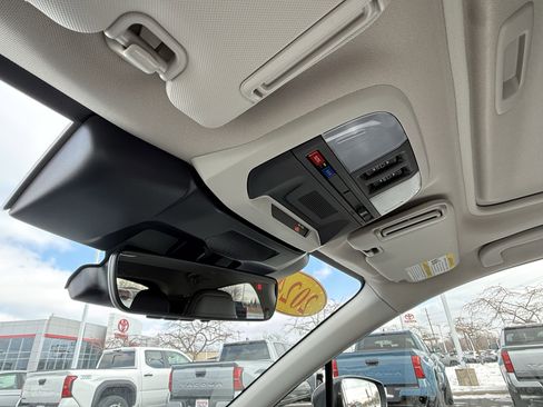 Used 2024 Subaru Crosstrek 2.0i Premium image 27