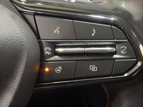 Used 2025 Chevrolet Traverse RS image 27