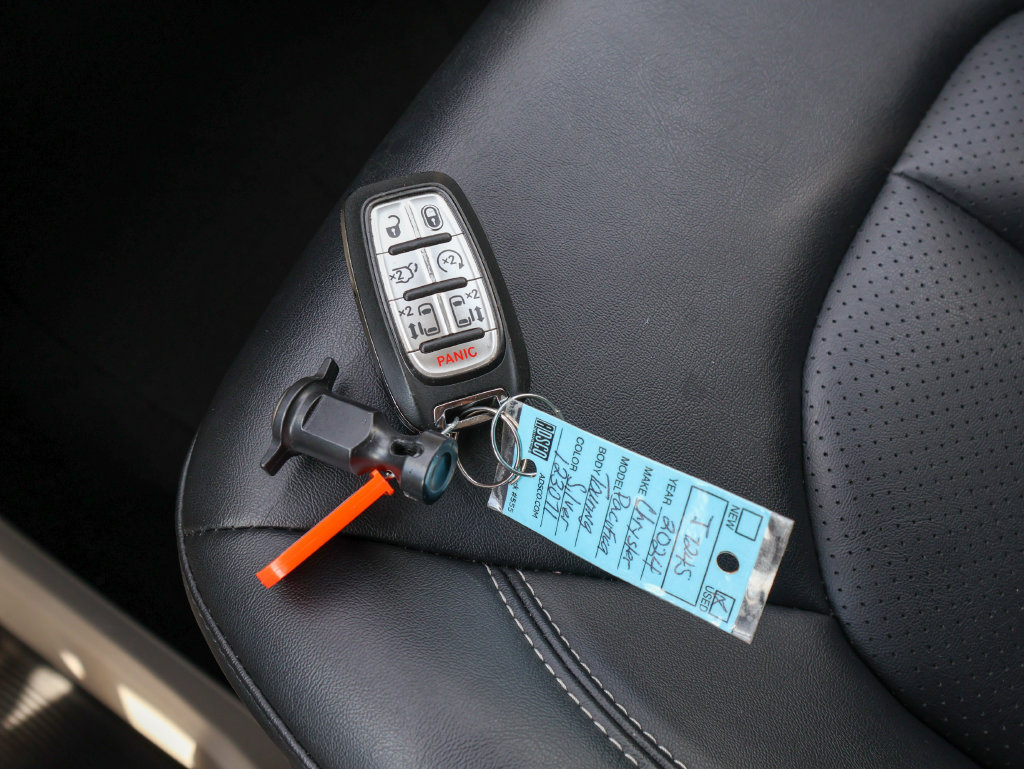 Used 2024 Chrysler Pacifica Touring-L FWD image 28